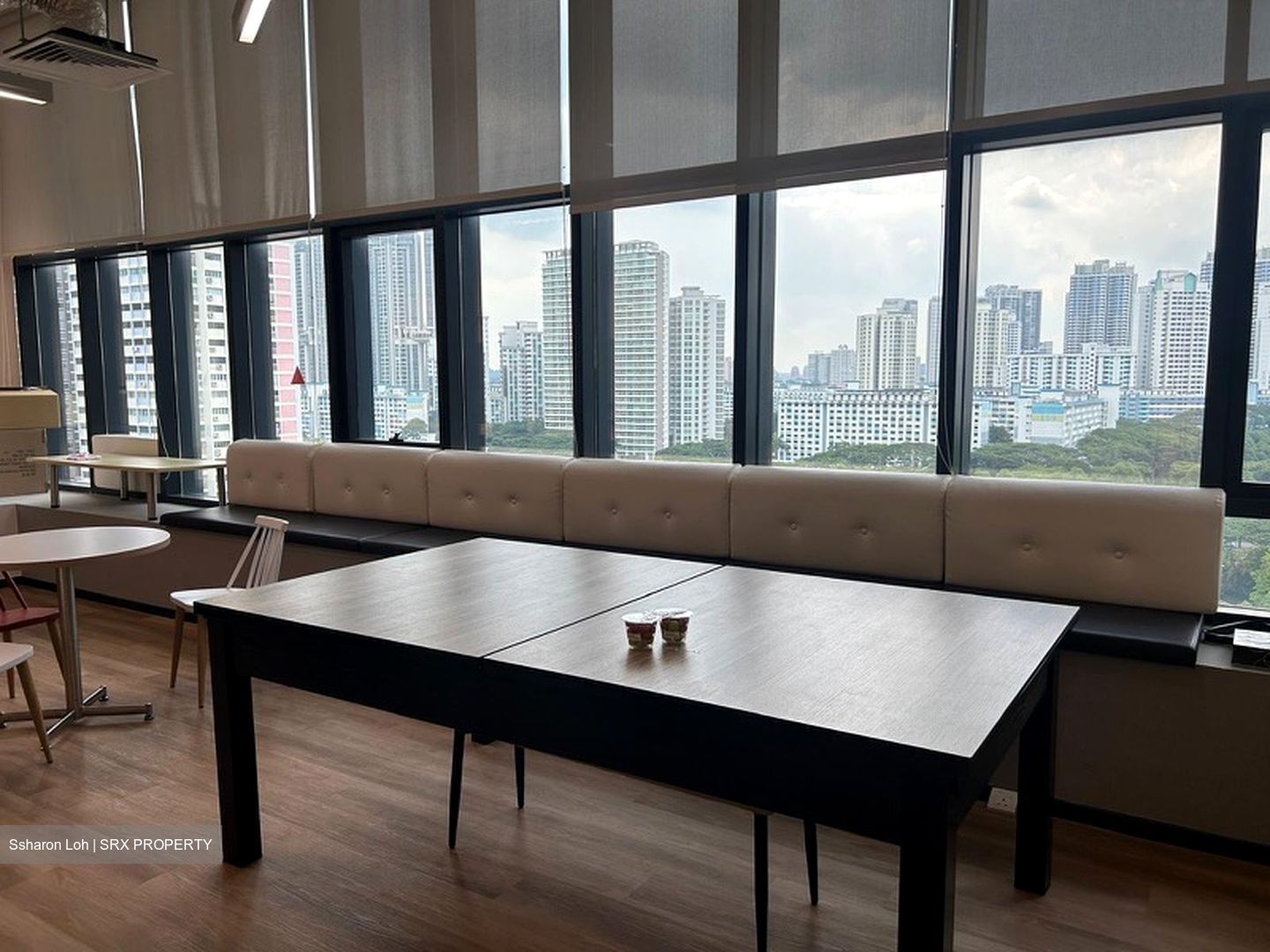 Zhongshan Mall (D12), Office #596364991